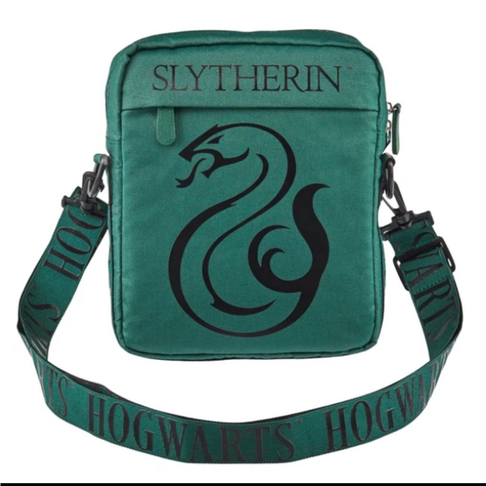 Universal Studios Harry Potter Slytherin Quidditch Keeper Crossbody Bag NWOT